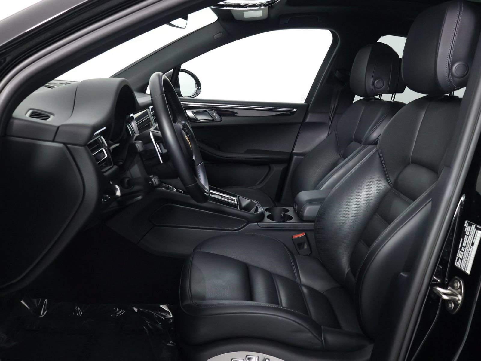 Certified 2024 Porsche Macan S AWD/4WD image 5