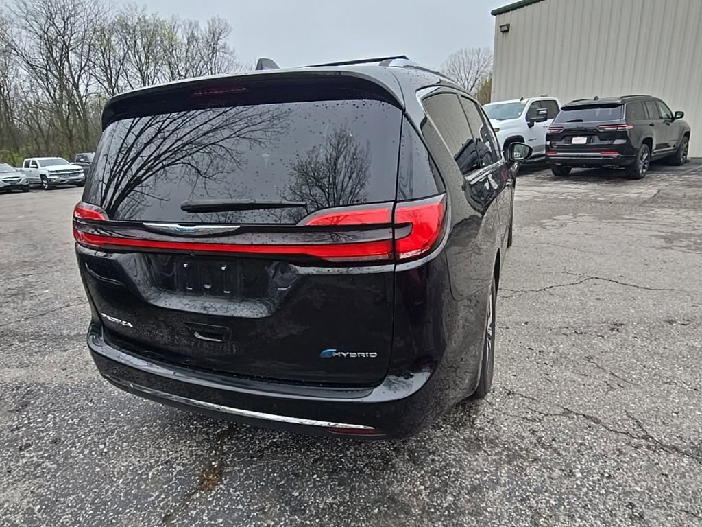 Used 2021 Chrysler Pacifica Touring-L image 7