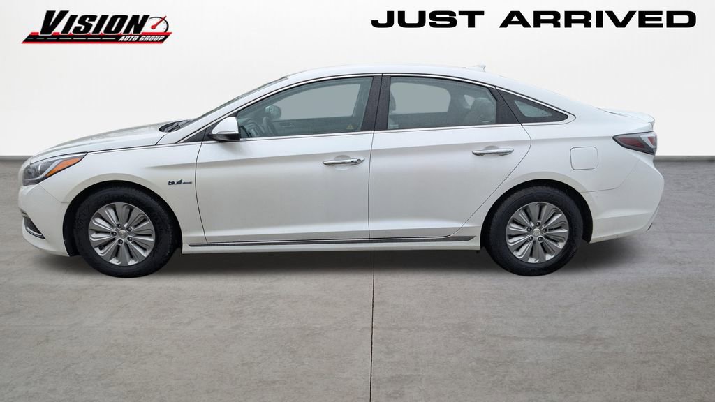 Used 2016 Hyundai Sonata SE FWD image 2