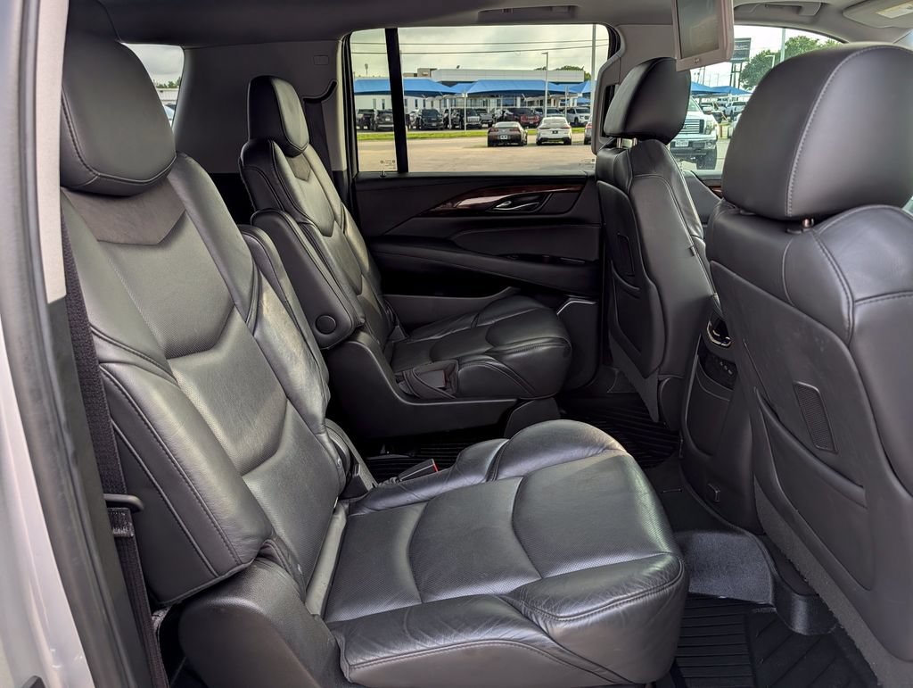Used 2019 Cadillac Escalade ESV Premium Luxury w/ Escalade Sport Edition AWD/4WD image 32