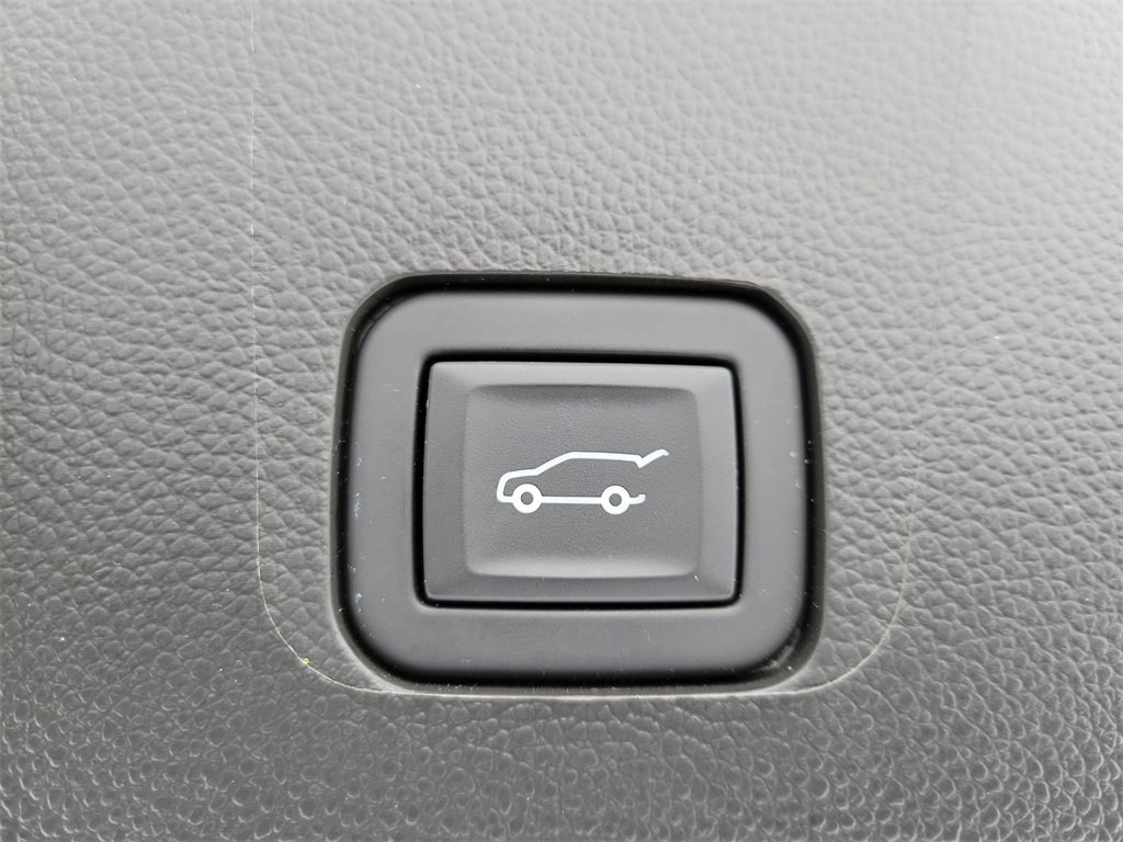 Used 2023 Chevrolet Traverse LT w/ LPO, Floor Liner Package image 10