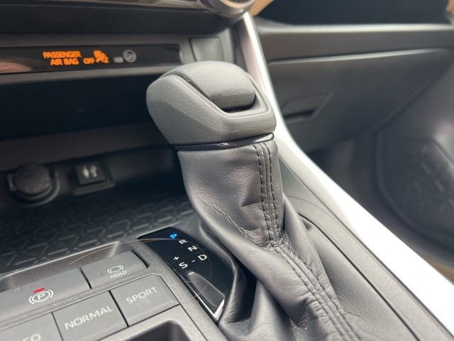 Used 2019 Toyota RAV4 LE w/ Carpet Mat Package image 20