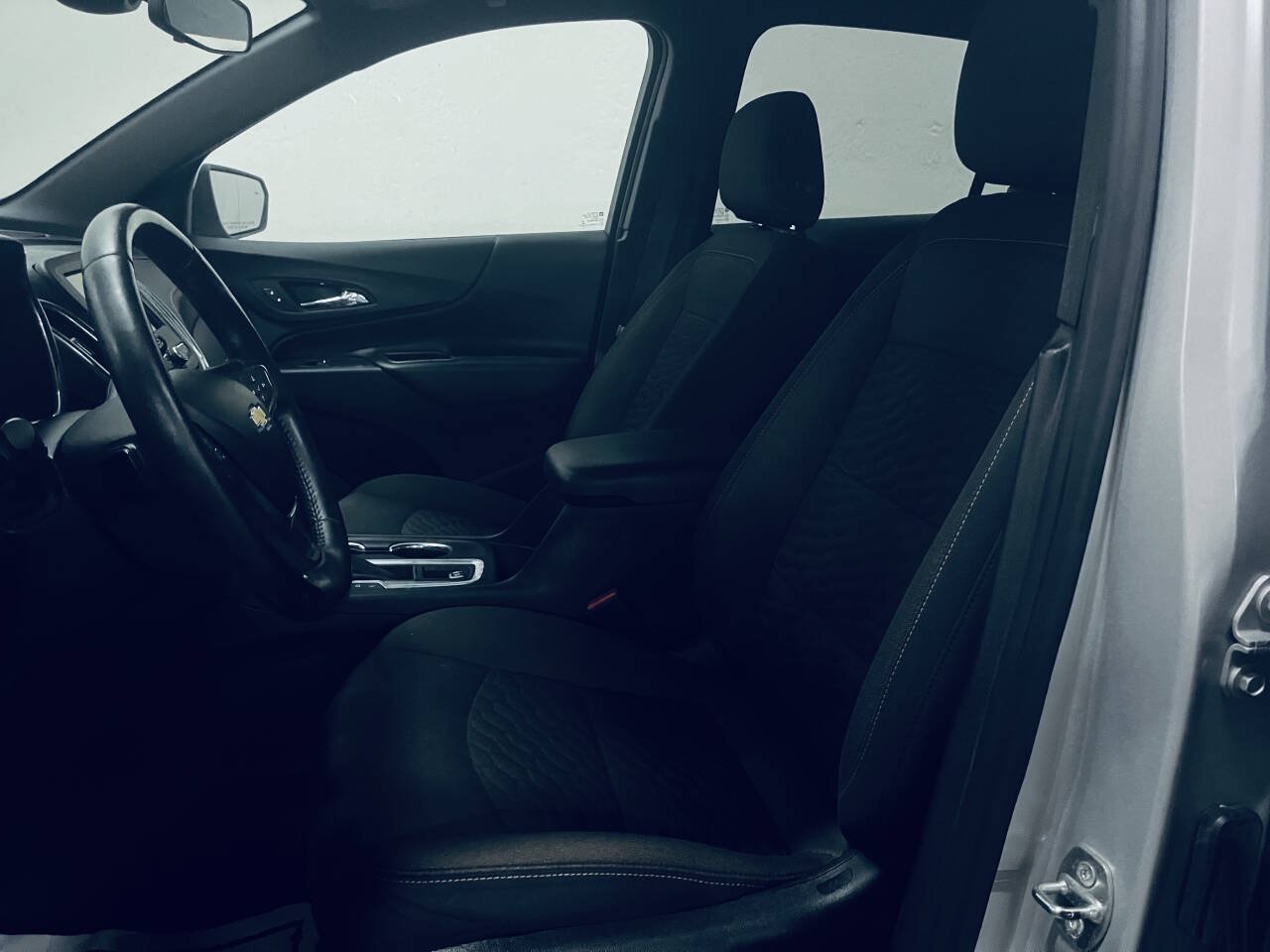 Used 2019 Chevrolet Equinox LT w/ Driver Convenience Package FWD image 17