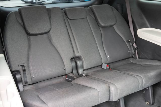 Used 2023 Kia Carnival LX FWD image 16