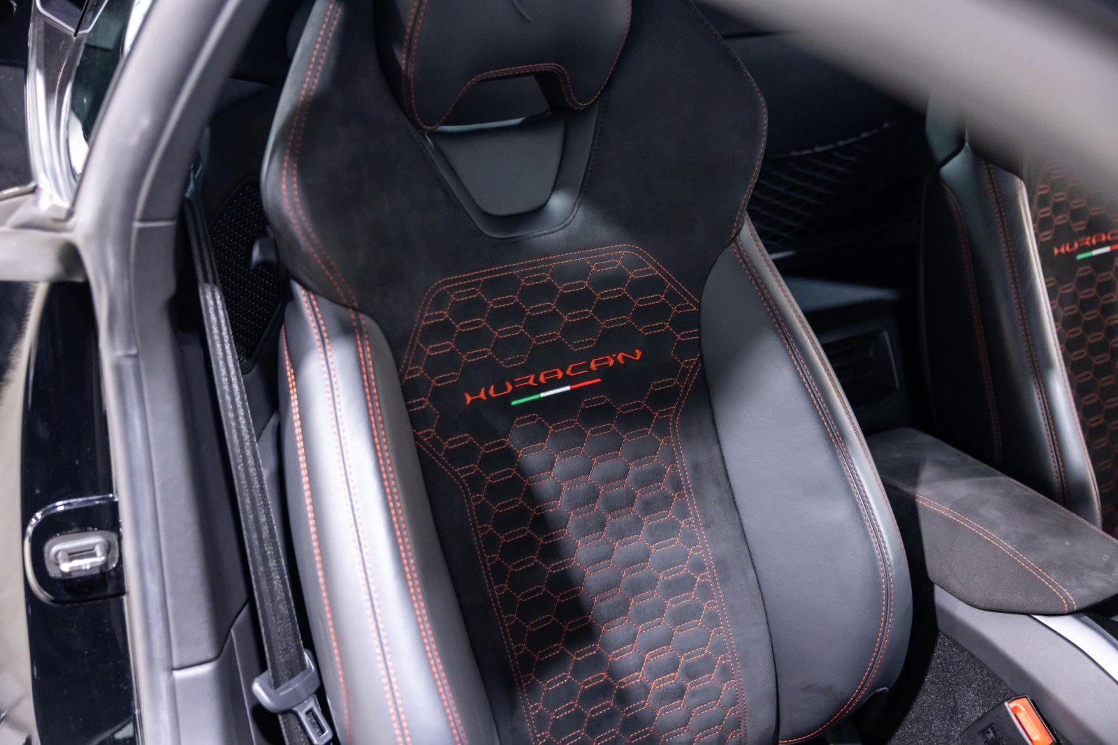 Used 2017 Lamborghini Huracan LP 580-2 RWD image 31