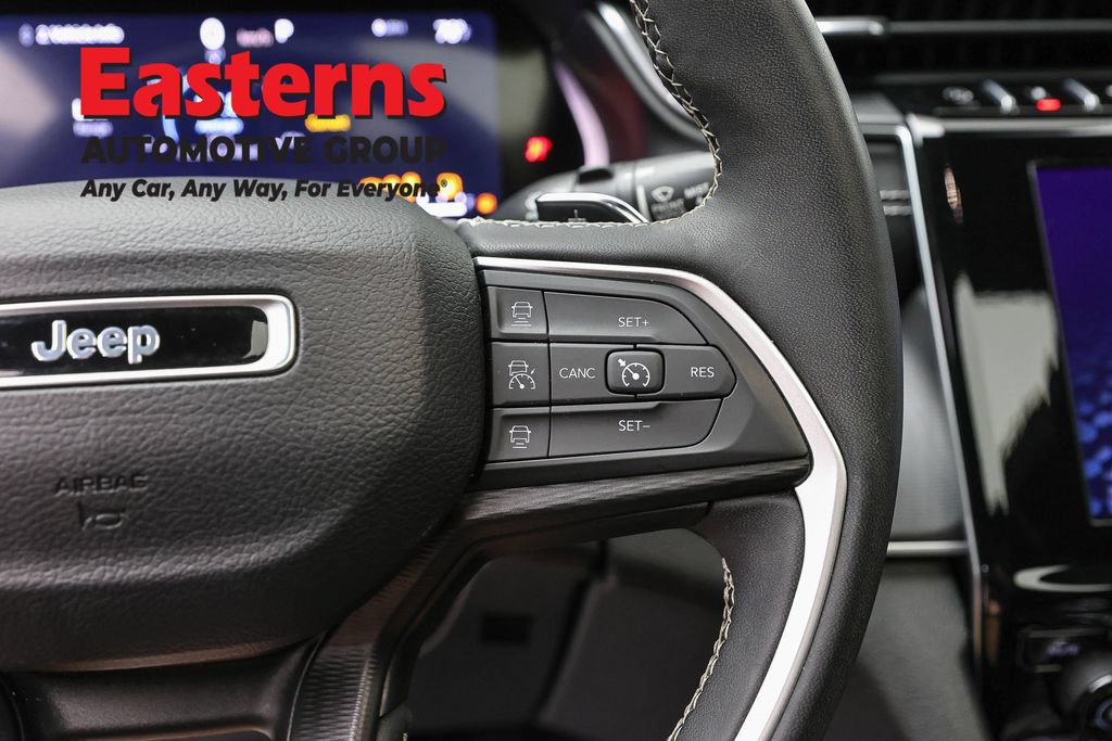 Used 2024 Jeep Grand Cherokee Altitude AWD/4WD image 16