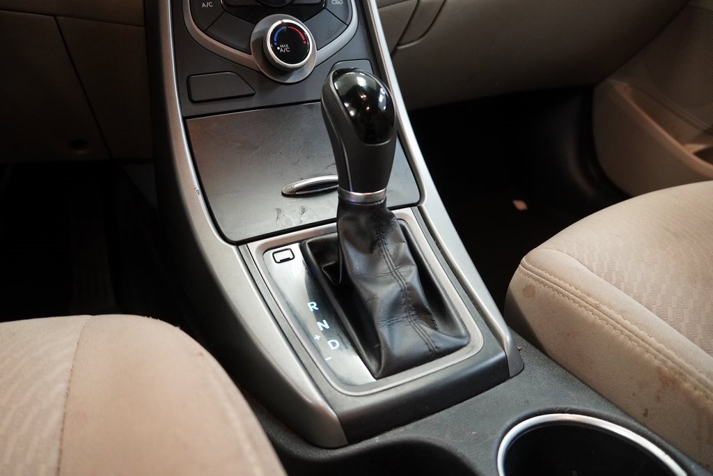Used 2015 Hyundai Elantra SE image 19