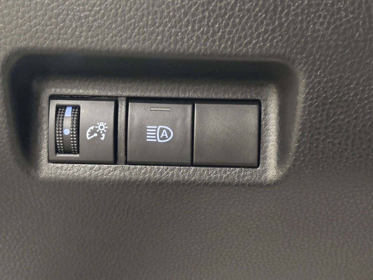 Used 2021 Toyota RAV4 LE FWD image 27