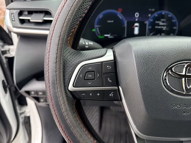 Used 2025 Toyota Sienna XSE image 24