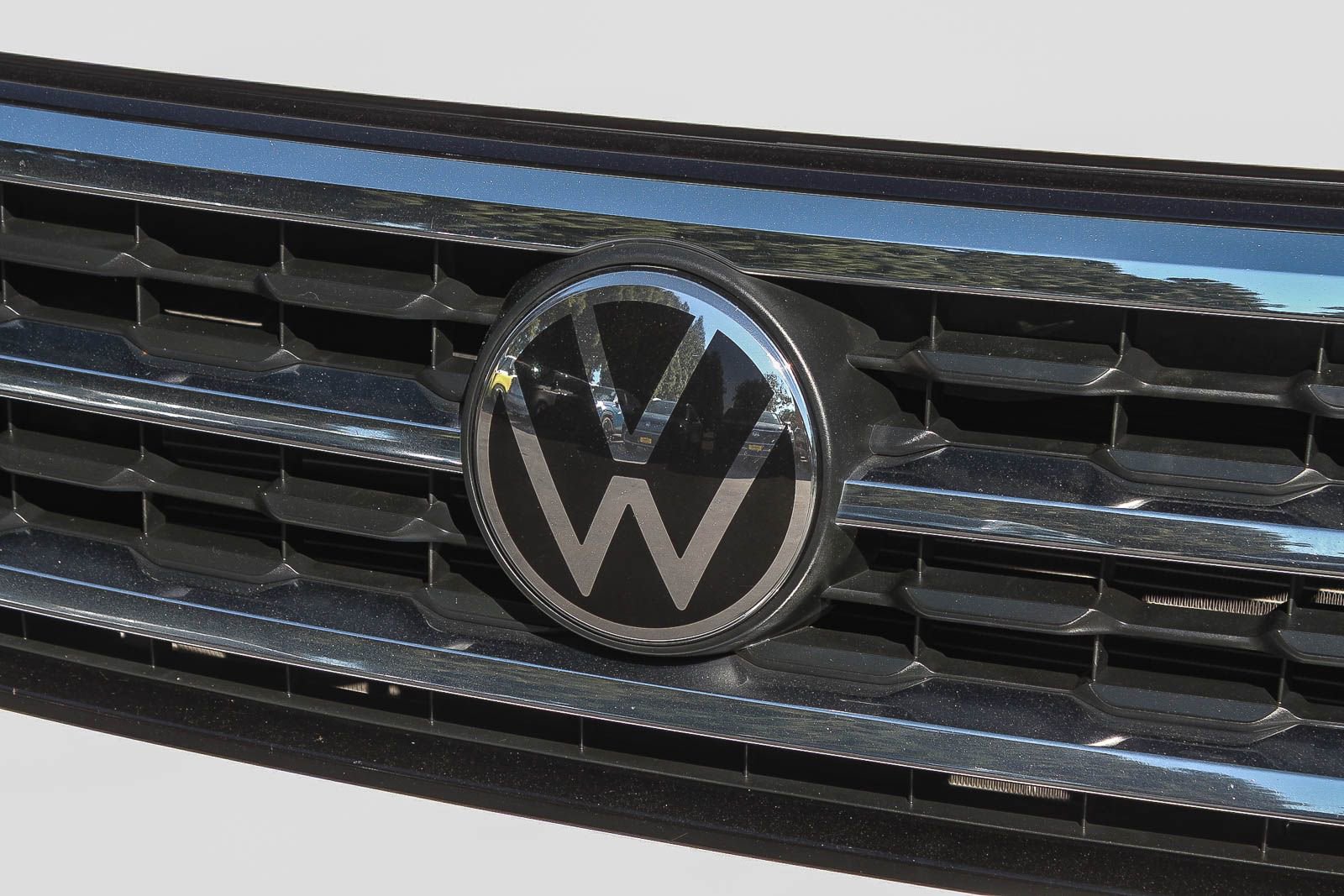 Certified 2023 Volkswagen Atlas SE w/ Black Wheel Package image 5