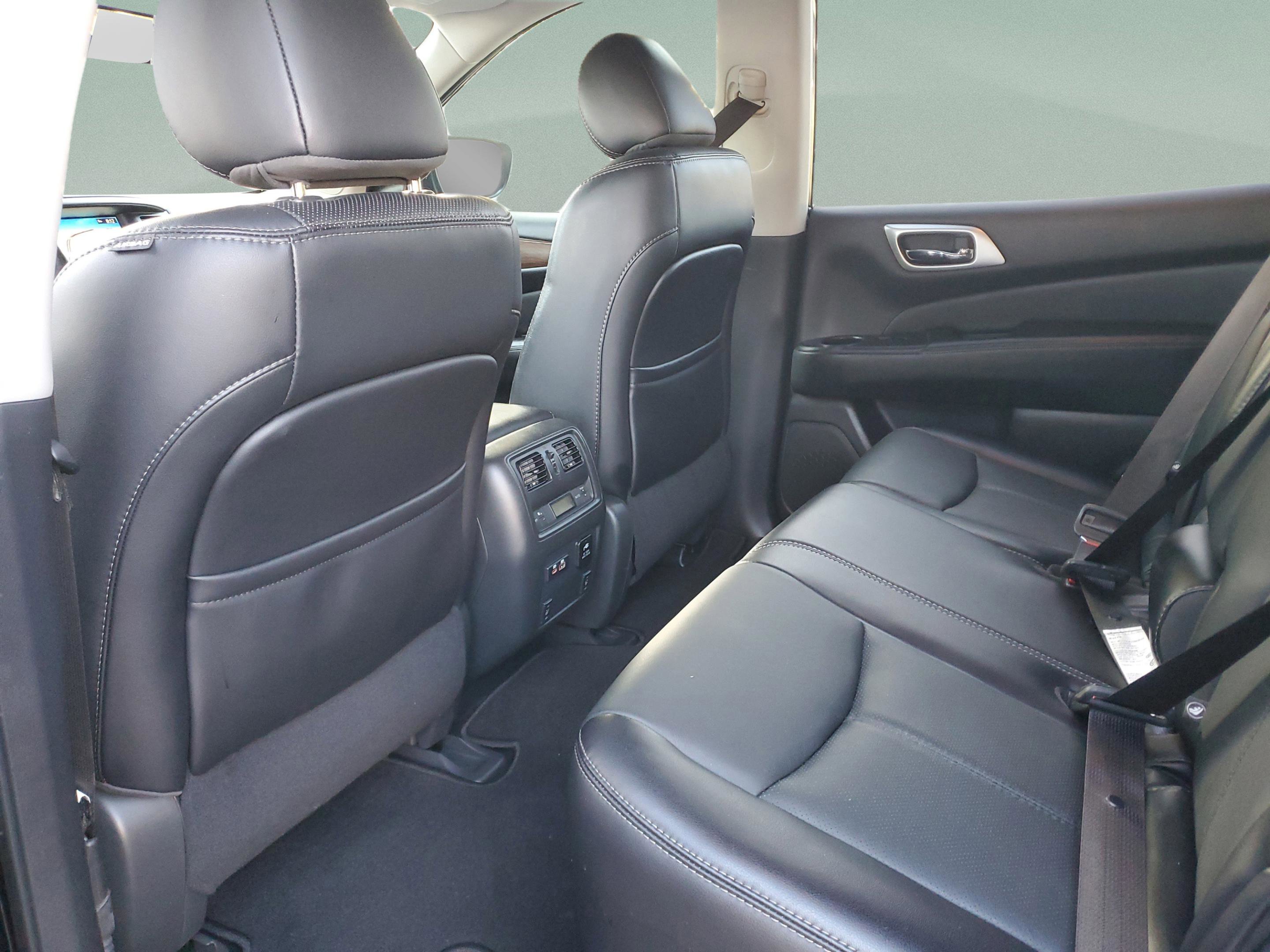 Used 2020 Nissan Pathfinder Platinum image 10