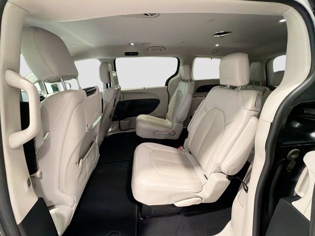 Used 2021 Chrysler Pacifica Touring-L w/ Uconnect Theater Family Group image 21