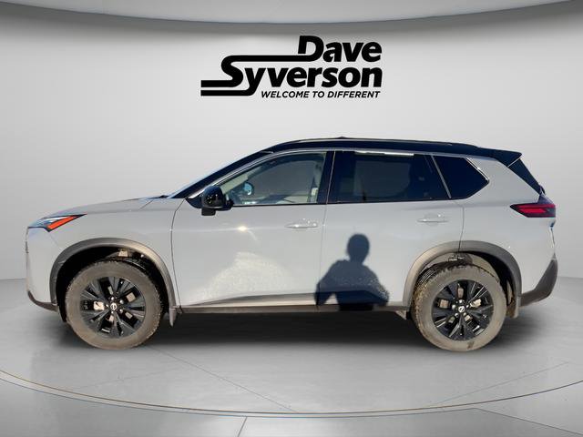 Used 2023 Nissan Rogue SV w/ SV Premium B Package image 2