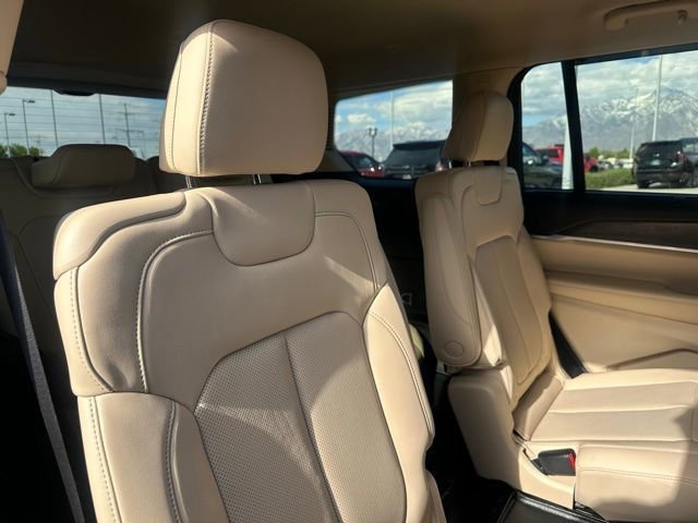 Used 2022 Jeep Grand Cherokee L Limited w/ Luxury Tech Group II AWD/4WD image 15
