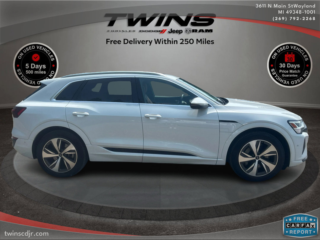 Used 2024 Audi Q8 e-tron Premium Plus w/ Premium Plus Package image 2