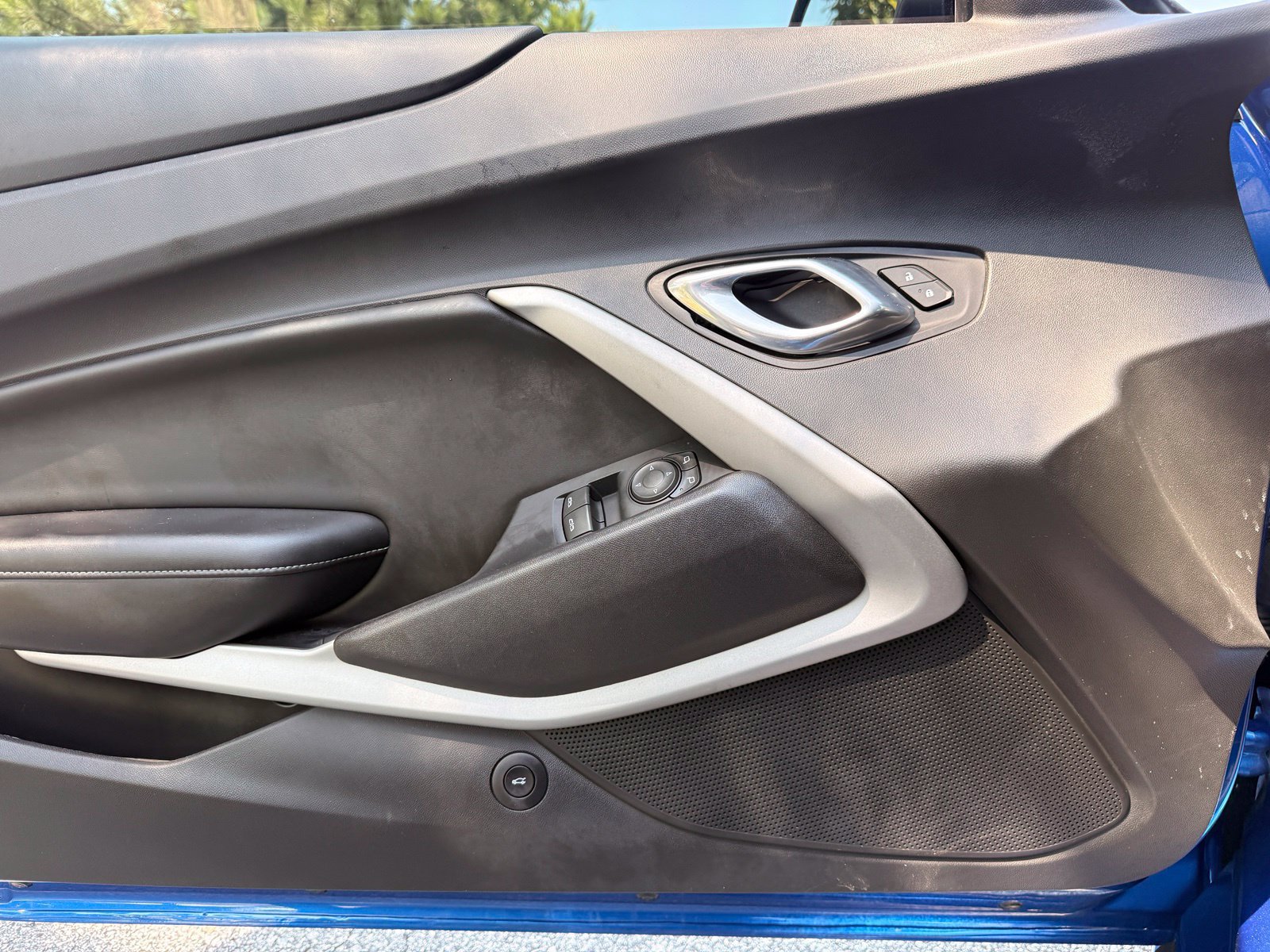 Used 2018 Chevrolet Camaro SS RWD image 40