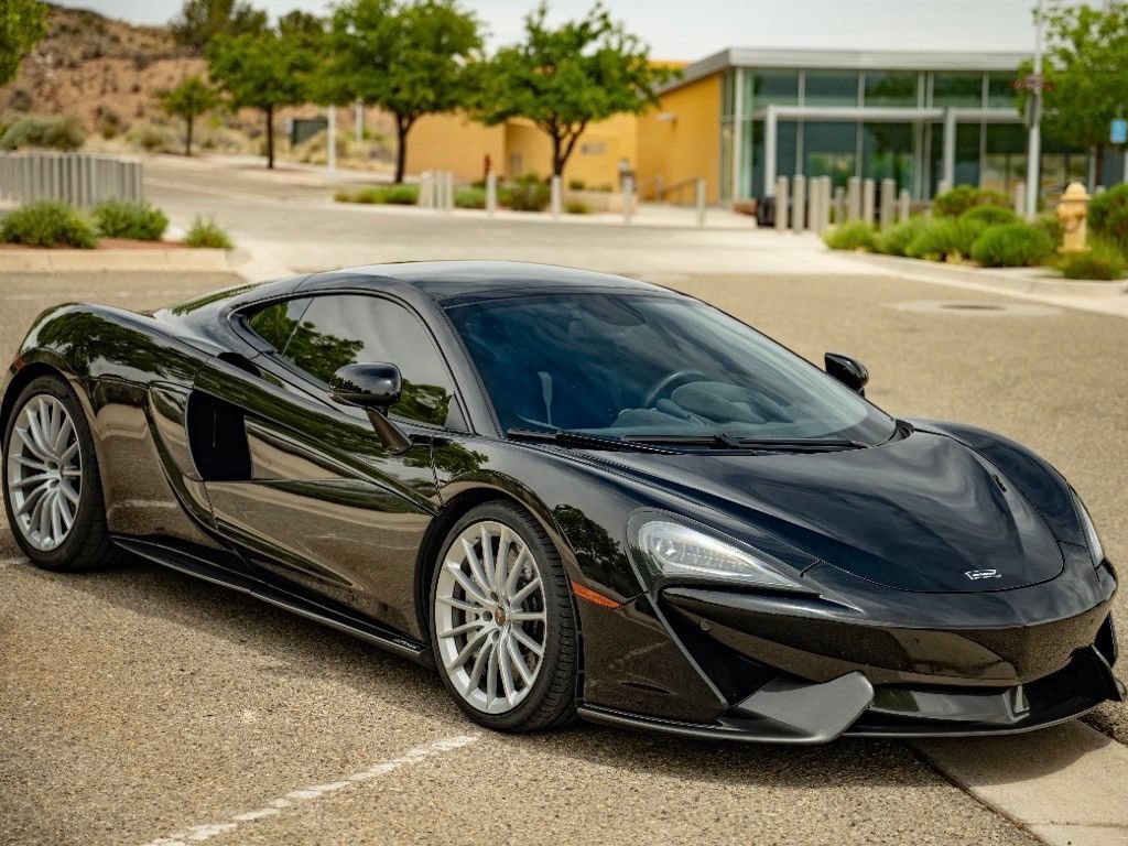 Used 2017 McLaren 570S RWD image 8
