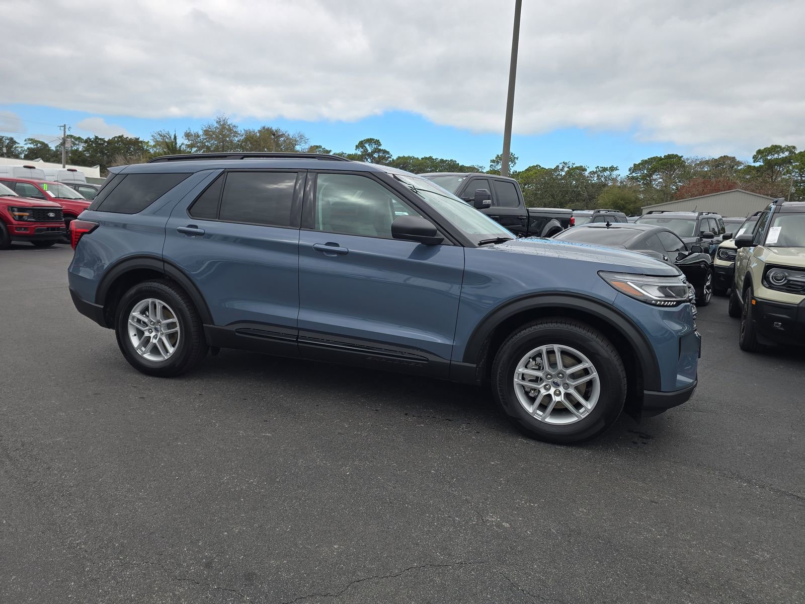 New 2026 Ford Explorer Active w/ Active Comfort Package image 2