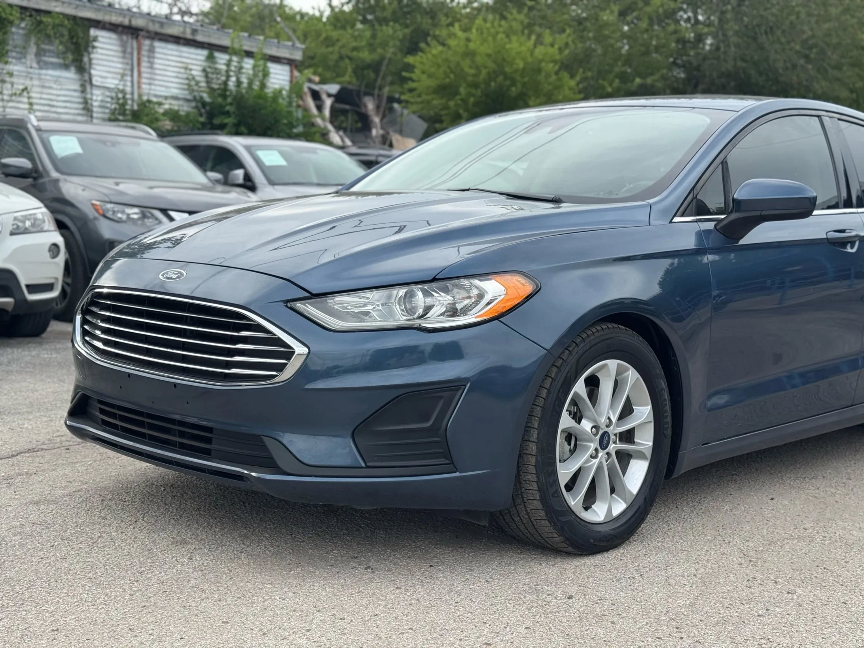 Used 2019 Ford Fusion SE image 4
