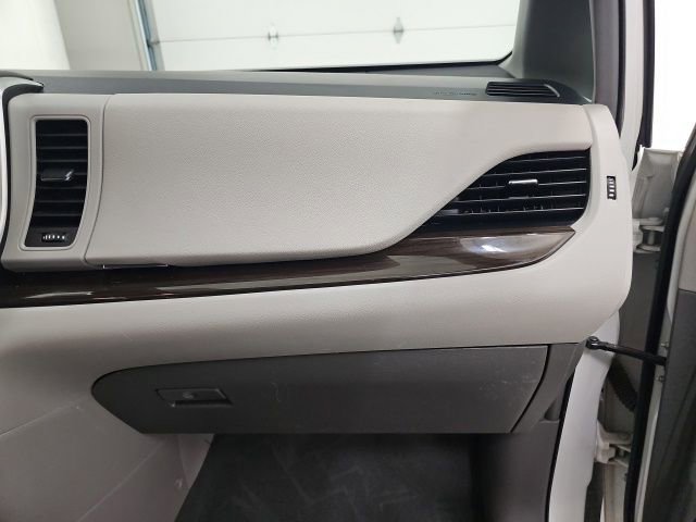 Used 2019 Toyota Sienna XLE w/ XLE Navigation Package image 41