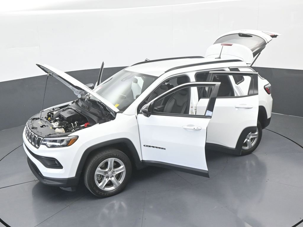 Used 2023 Jeep Compass Latitude image 28