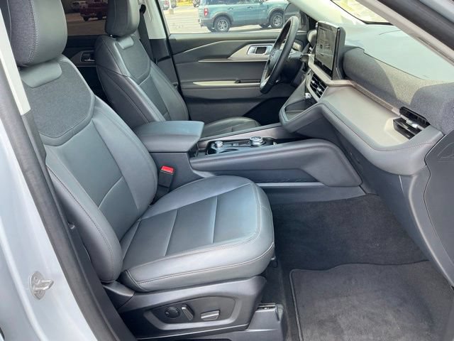 Used 2025 Ford Explorer Active w/ Active Comfort Package RWD image 25