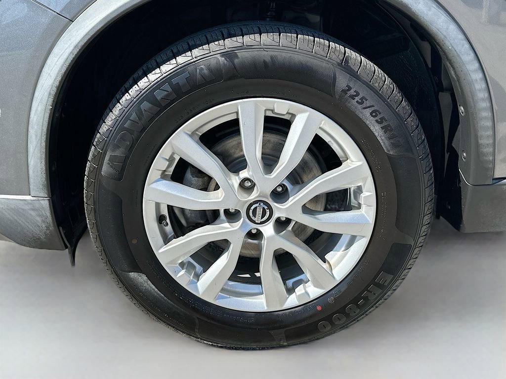 Used 2017 Nissan Rogue SV image 31