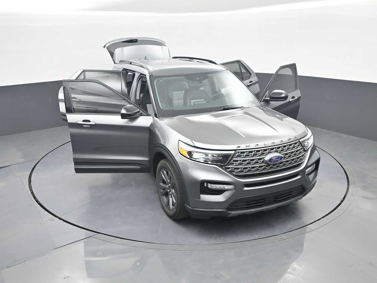 Used 2024 Ford Explorer XLT w/ Equipment Group 202A AWD/4WD image 52
