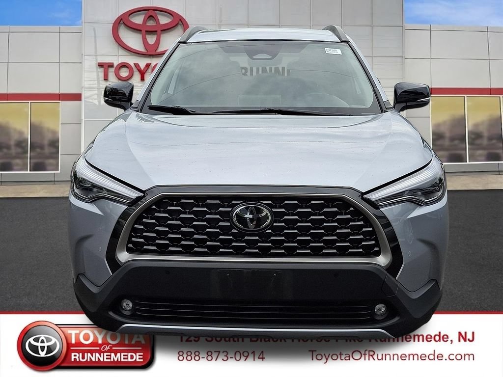 Certified 2025 Toyota Corolla Cross XLE AWD/4WD image 2