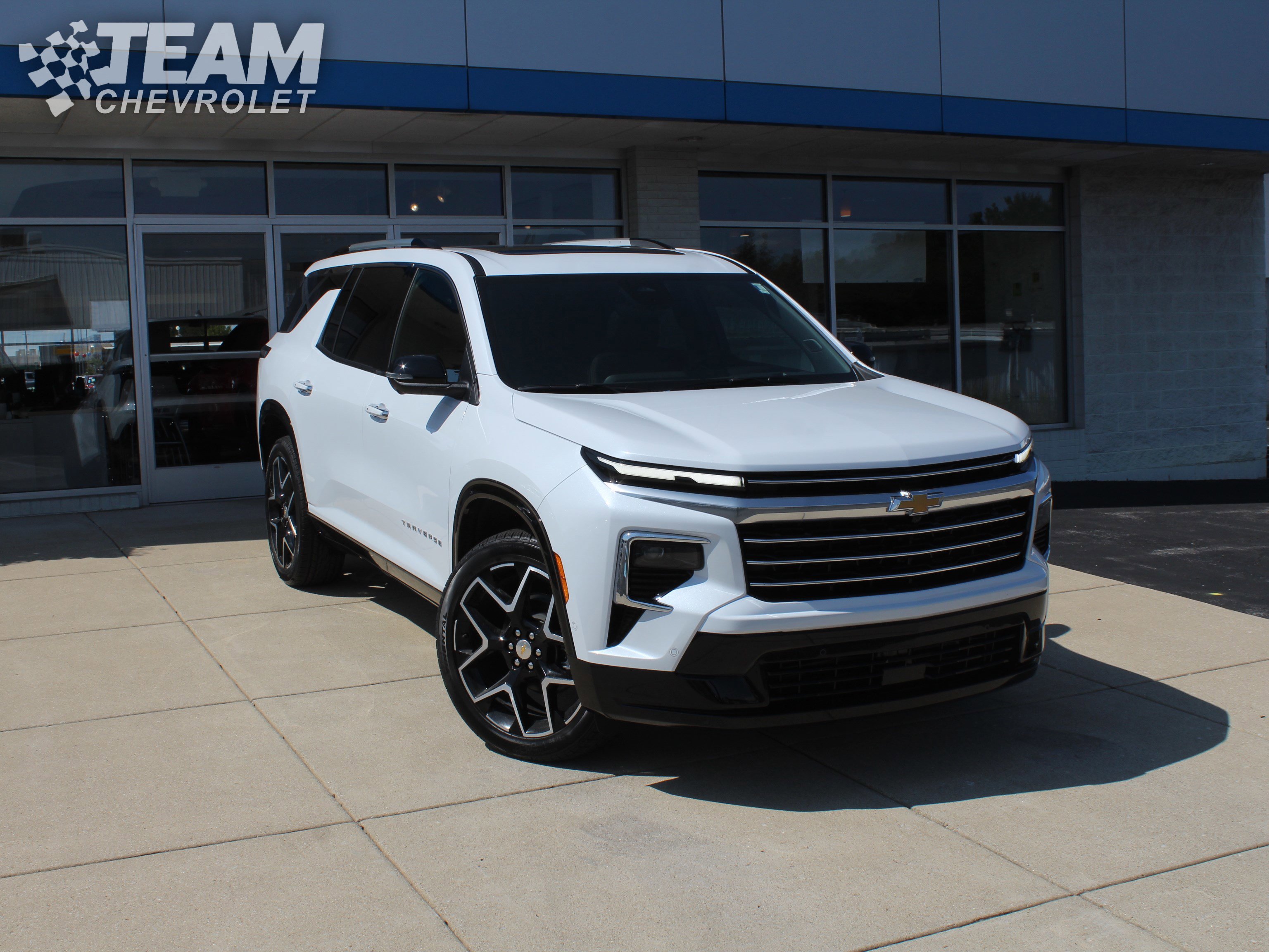 New 2026 Chevrolet Traverse High Country w/ LPO, Floor Liner Package image 2