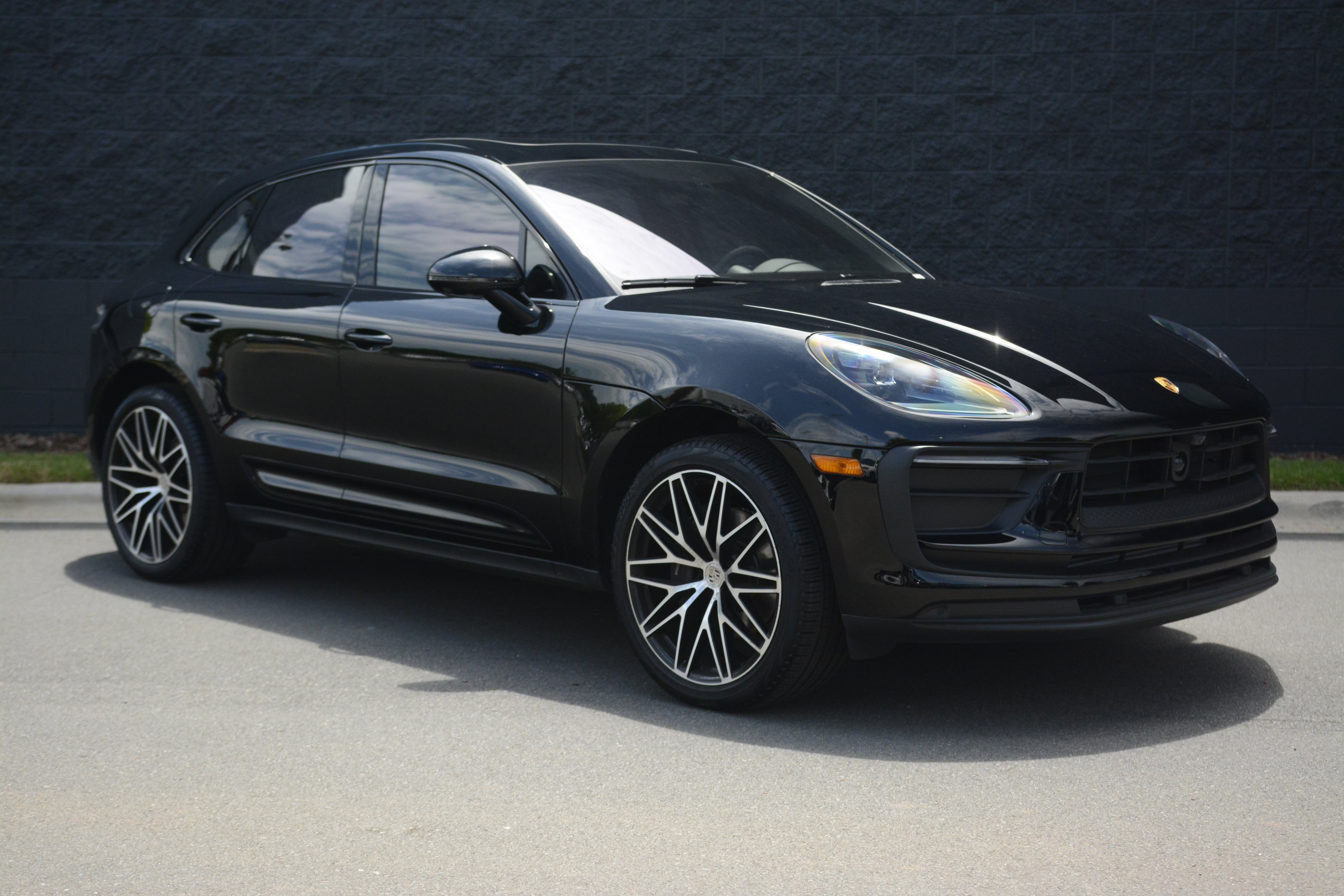 Certified 2026 Porsche Macan AWD/4WD image 11