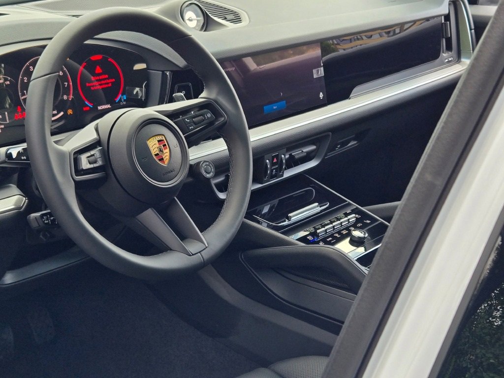 New 2026 Porsche Cayenne Coupe image 4