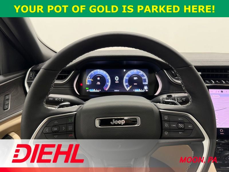 Used 2025 Jeep Grand Cherokee Limited w/ Black Appearance Package image 26