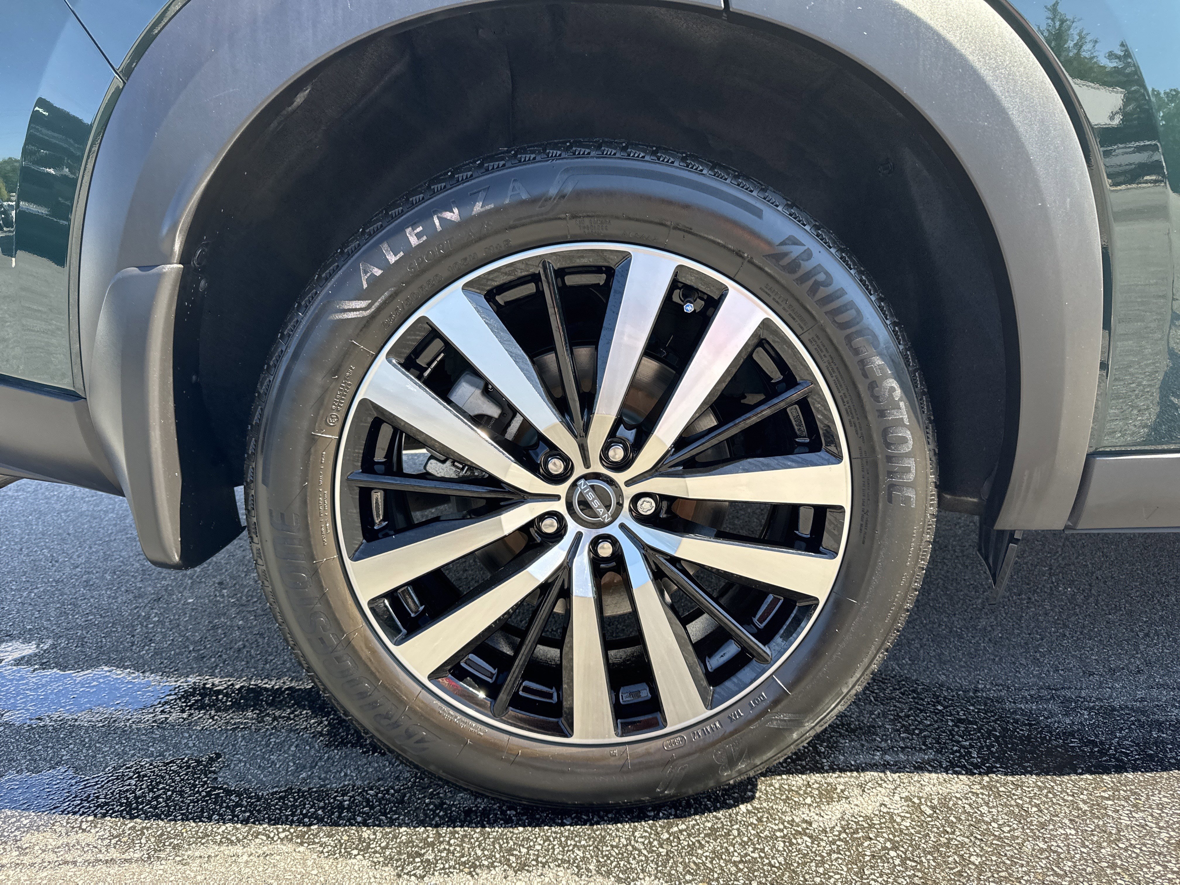 Used 2023 Nissan Pathfinder Platinum image 12