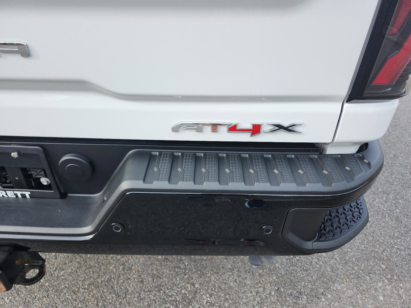 Used 2024 GMC Sierra 2500 AT4X image 5