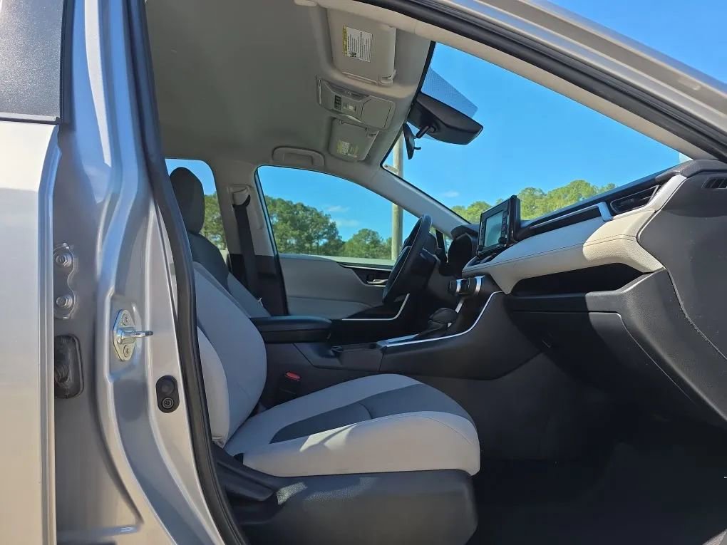 Used 2021 Toyota RAV4 XLE image 45