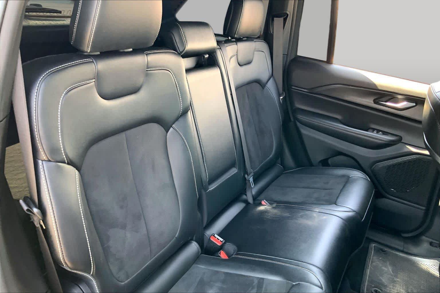 Used 2023 Jeep Grand Cherokee Altitude AWD/4WD image 20