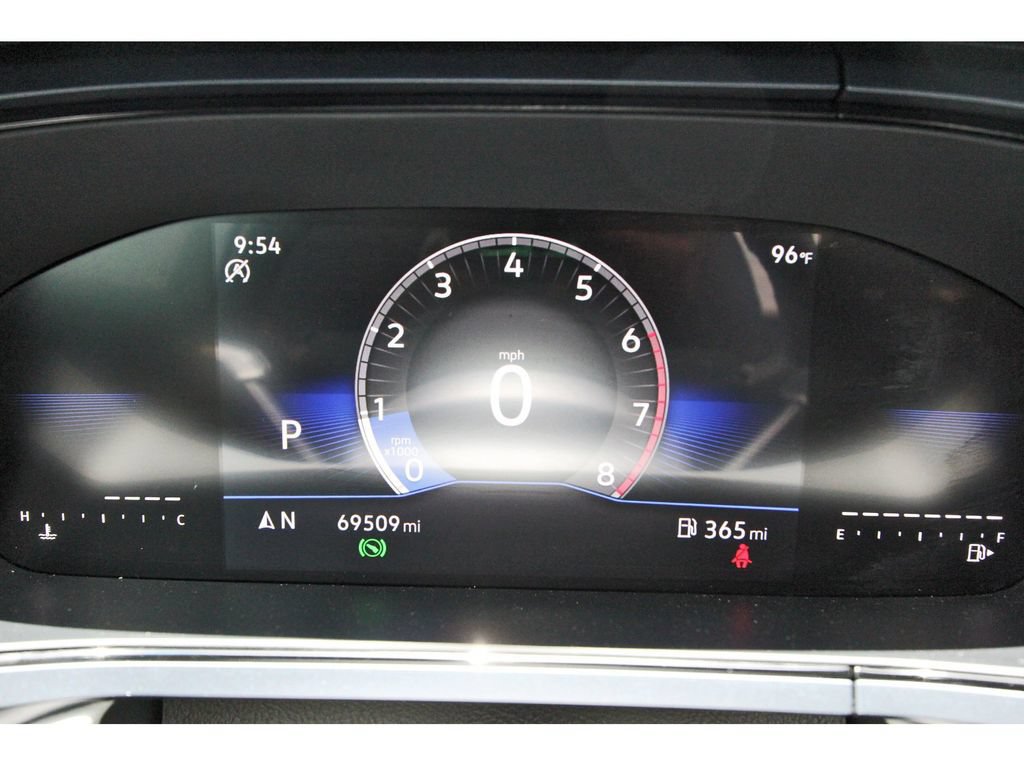 Used 2024 Volkswagen Taos SE w/ Panoramic Sunroof Package FWD image 16