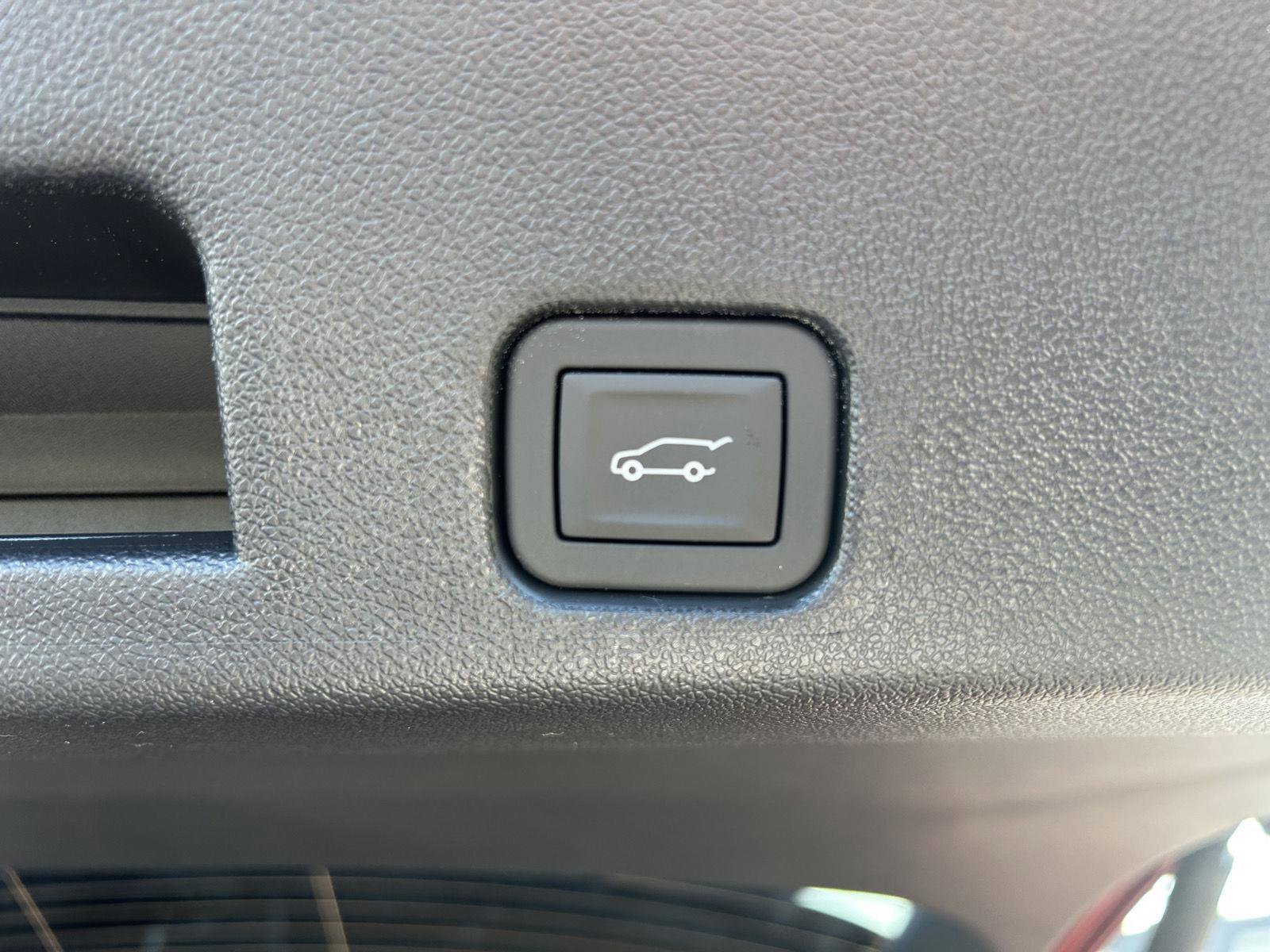 New 2026 Chevrolet Traverse LT w/ Driver Confidence Package image 44