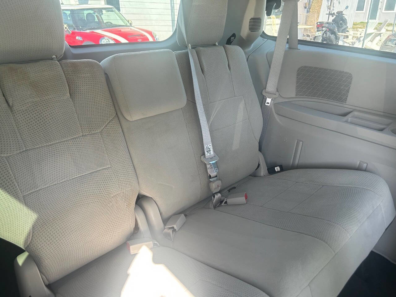 Used 2012 Dodge Grand Caravan SE image 12