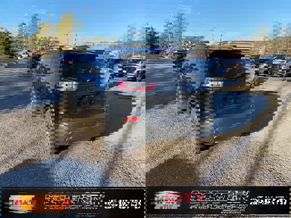 Used 2023 Jeep Cherokee Altitude Lux image 7