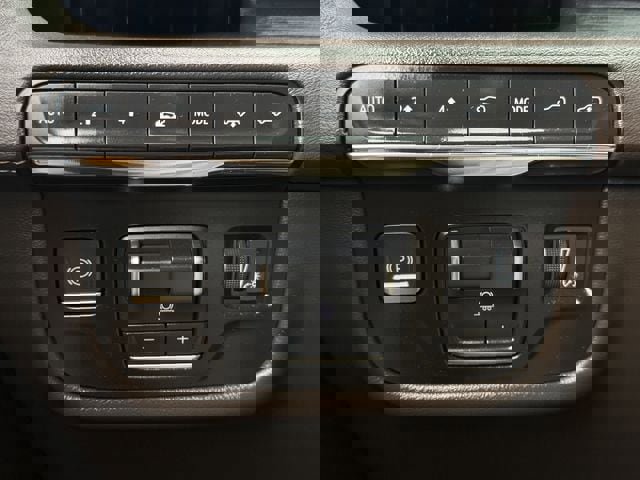 Used 2022 Cadillac Escalade Premium Luxury w/ Performance Package AWD/4WD image 23