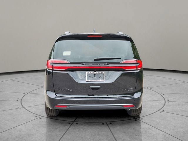 New 2027 Chrysler Pacifica Limited AWD/4WD image 11
