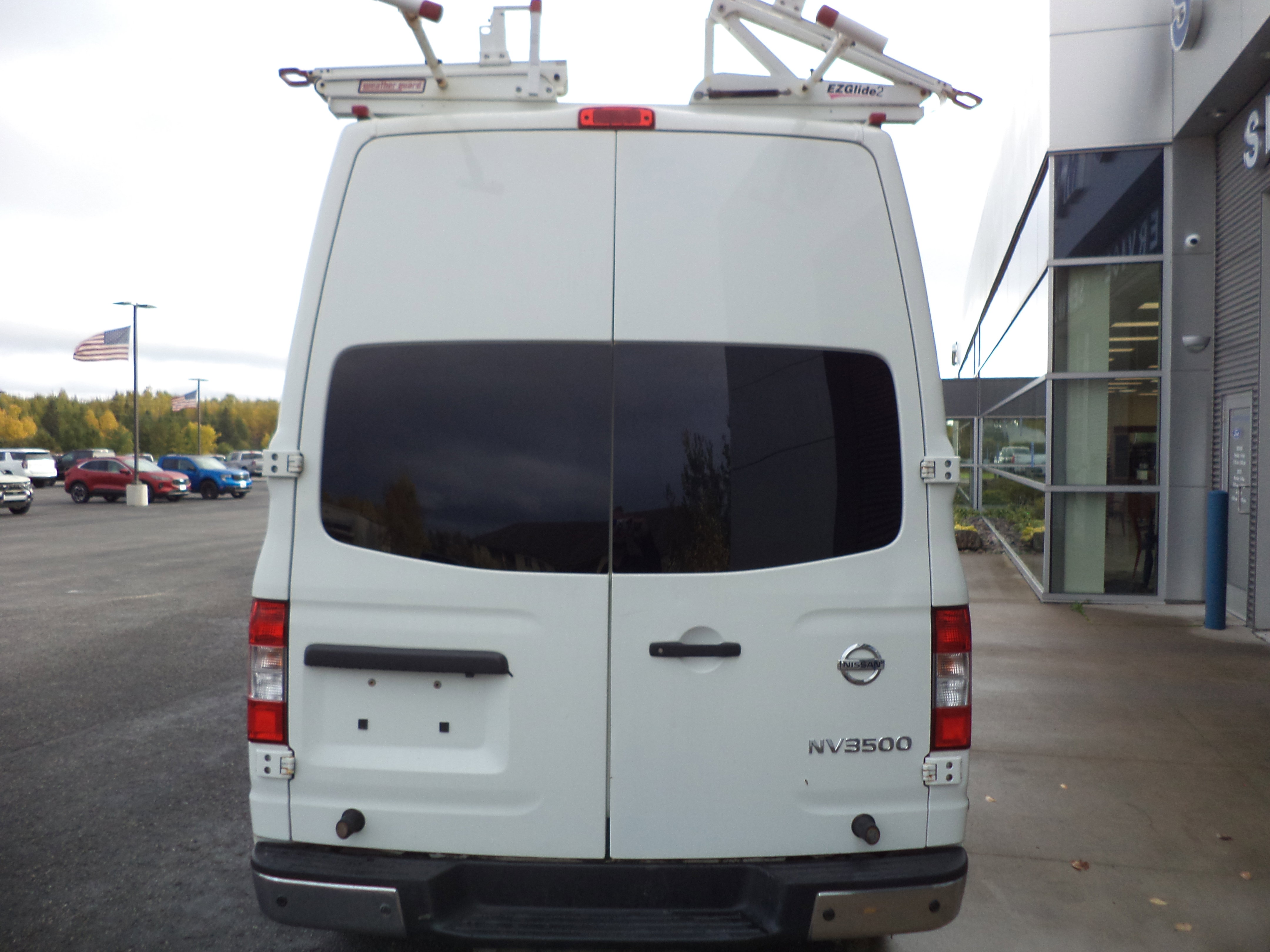 Used 2020 Nissan NV 3500 SL w/ Back Door Glass Package image 5