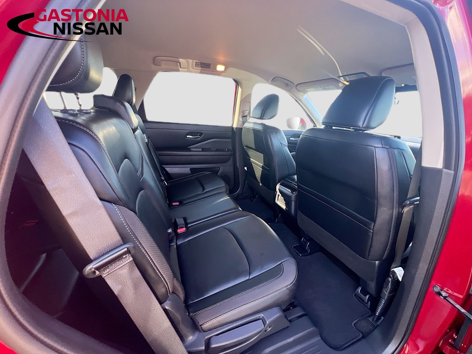 Used 2024 Nissan Pathfinder SL FWD image 38