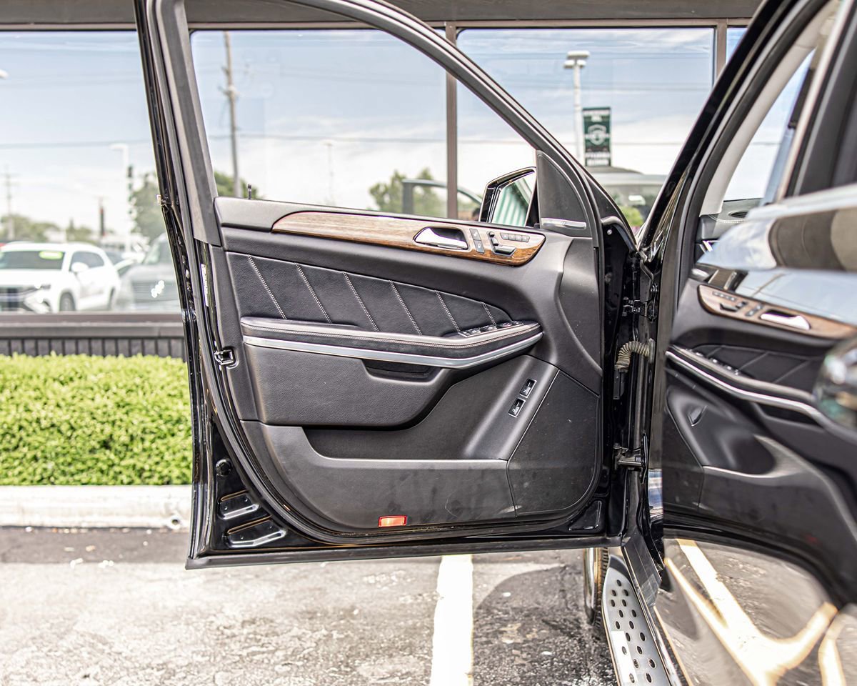 Used 2014 Mercedes-Benz GL 450 4MATIC image 35