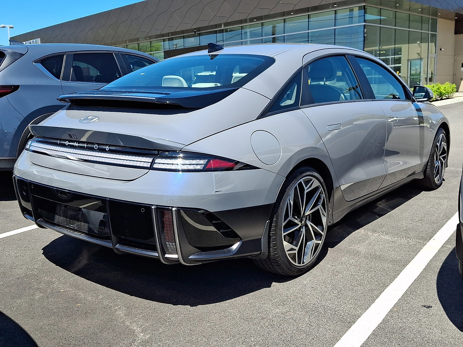 Used 2024 Hyundai Ioniq 6 SEL AWD/4WD image 4