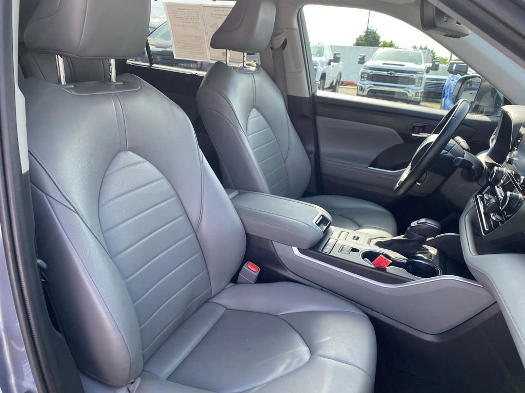 Used 2021 Toyota Highlander XLE image 23