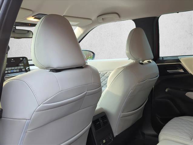 Used 2023 Mitsubishi Outlander SEL image 17