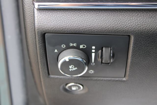 Used 2014 Jeep Grand Cherokee Limited w/ Luxury Group II RWD image 24